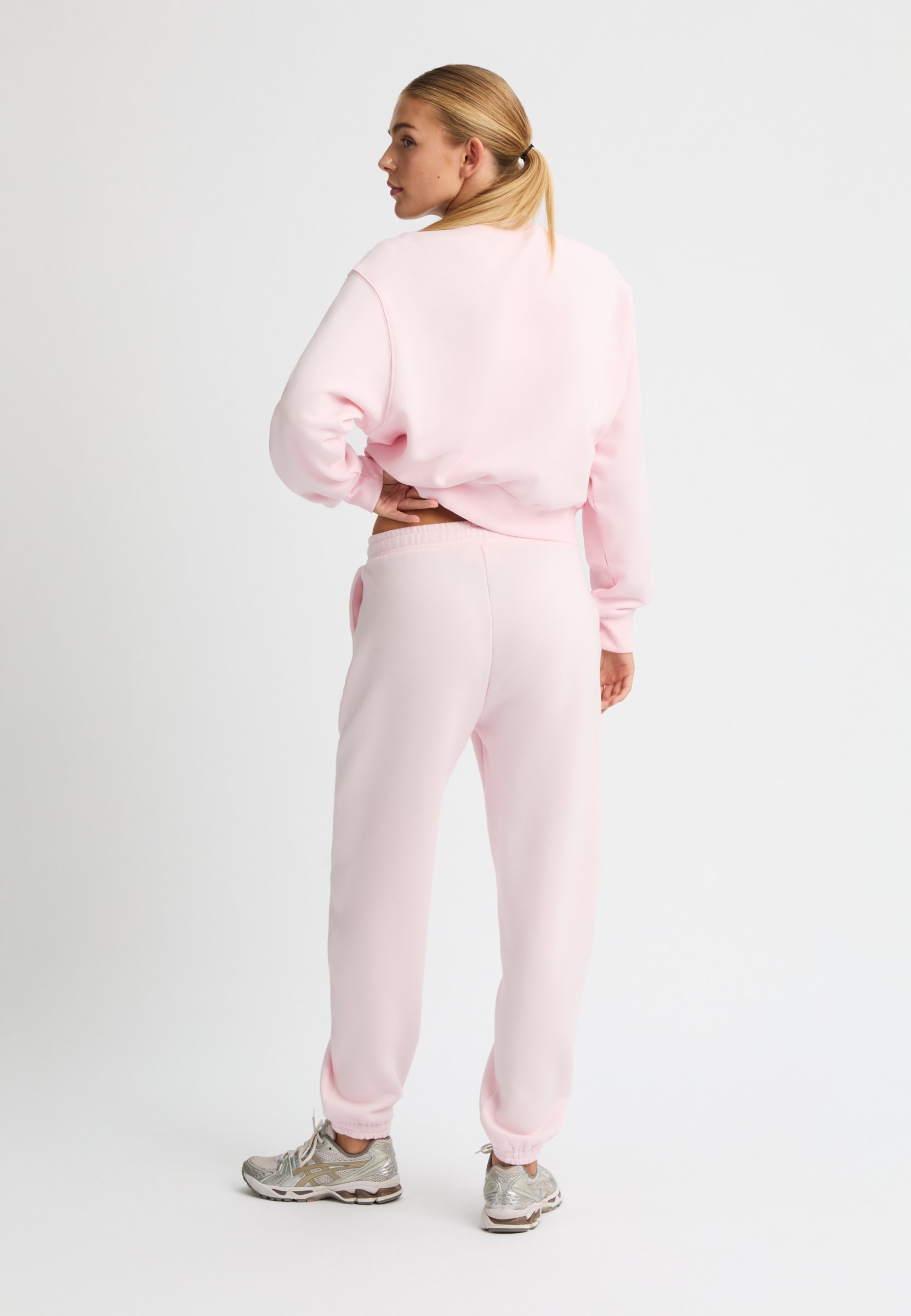 【YOURNUS】Crocker balloon brushed sweatpants Soft Sweatpants – Soft brushed terry sweatpants | Röhnisch