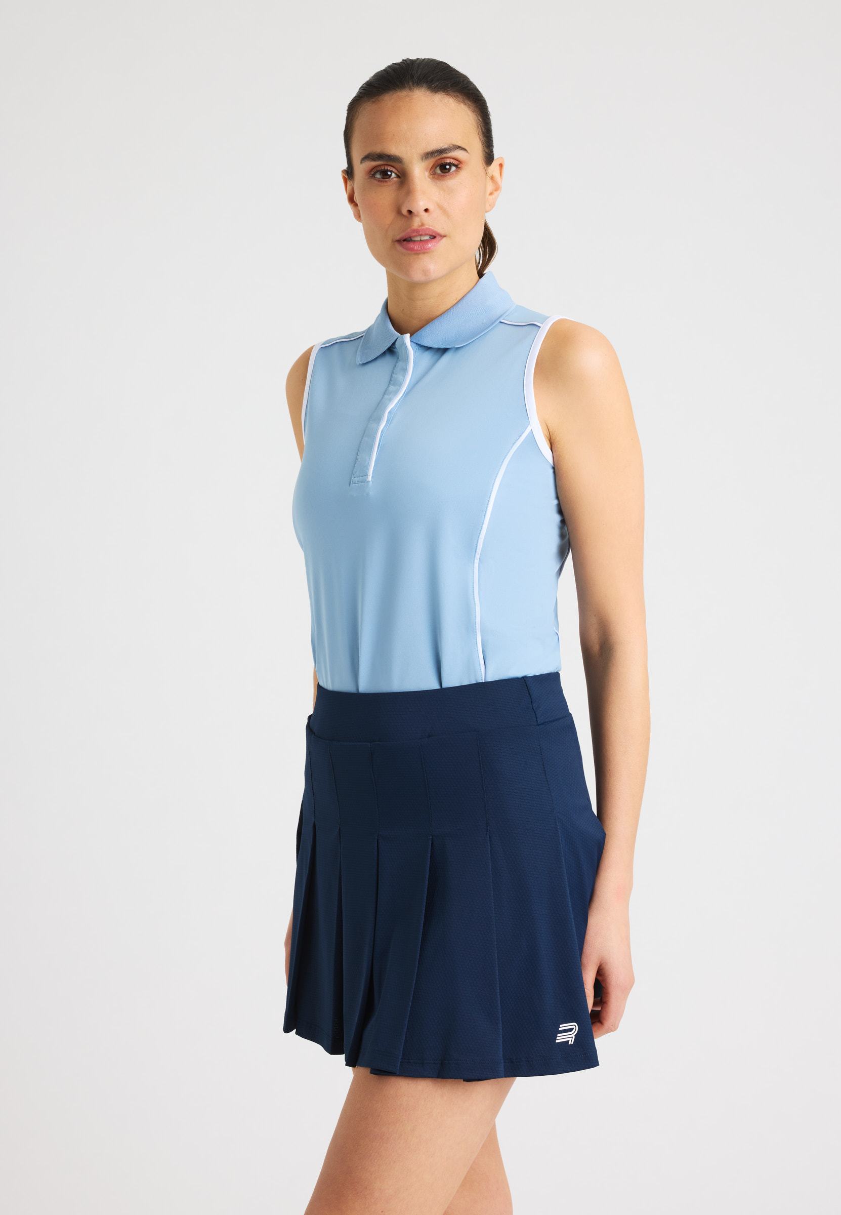 Nicky Pleated Skort – Recycled golf skirt with inner pants | Röhnisch